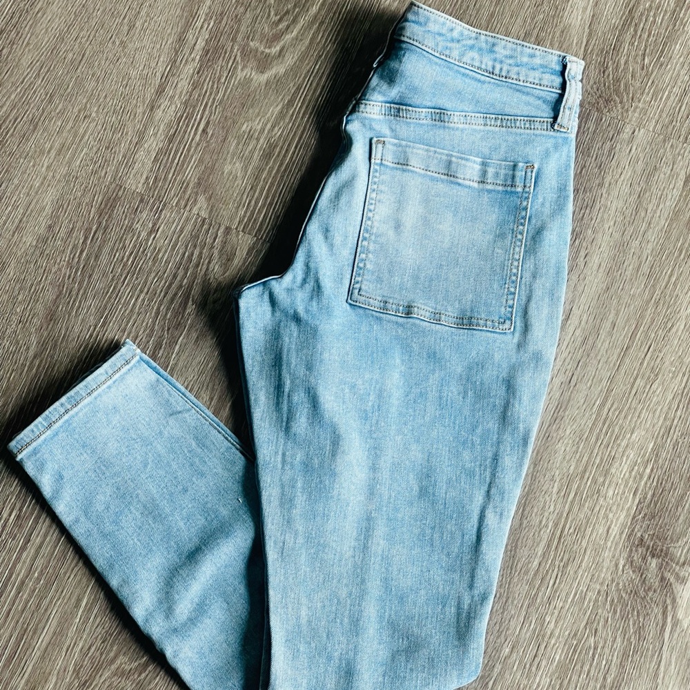 Universal Thread High Rise Light Denim Jeans - Picture 5 of 12